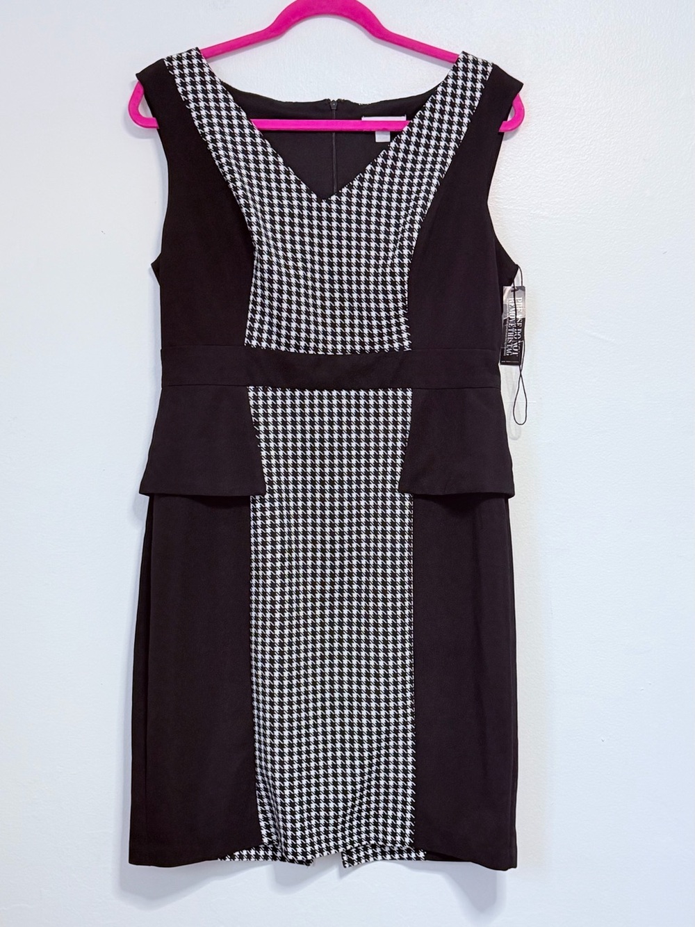New York & Company Sleeveless Black & White Houndstooth V-Neck Sheath Dress 12